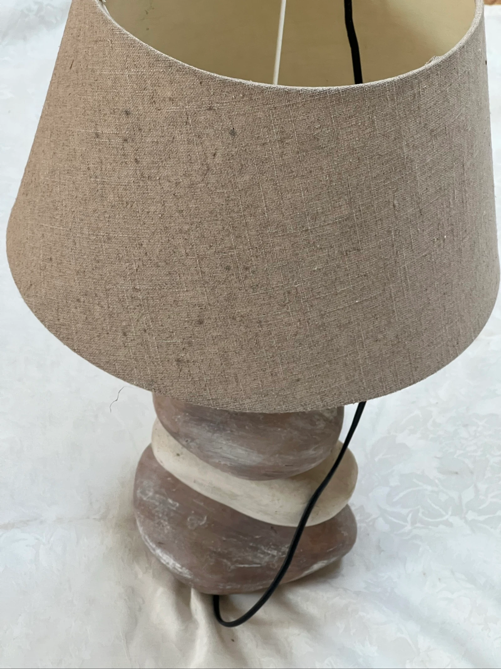 Beige colored lamp base and lampshade. – photo 2